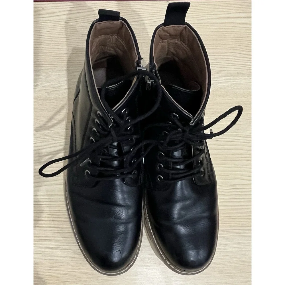 Men's Steve Madden size 8.5 Black‎ Chukka Boots.